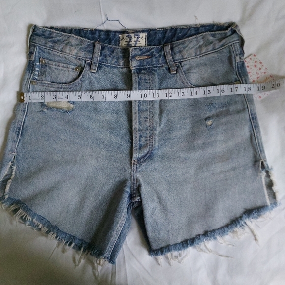FREE People We The Free Baggy Tomboy Short Long Cut Off Denim Shorts size 27 NWT - Picture 8 of 9